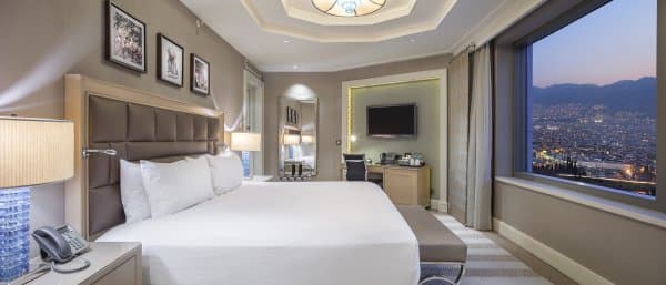 King Guest Corner Room	 2