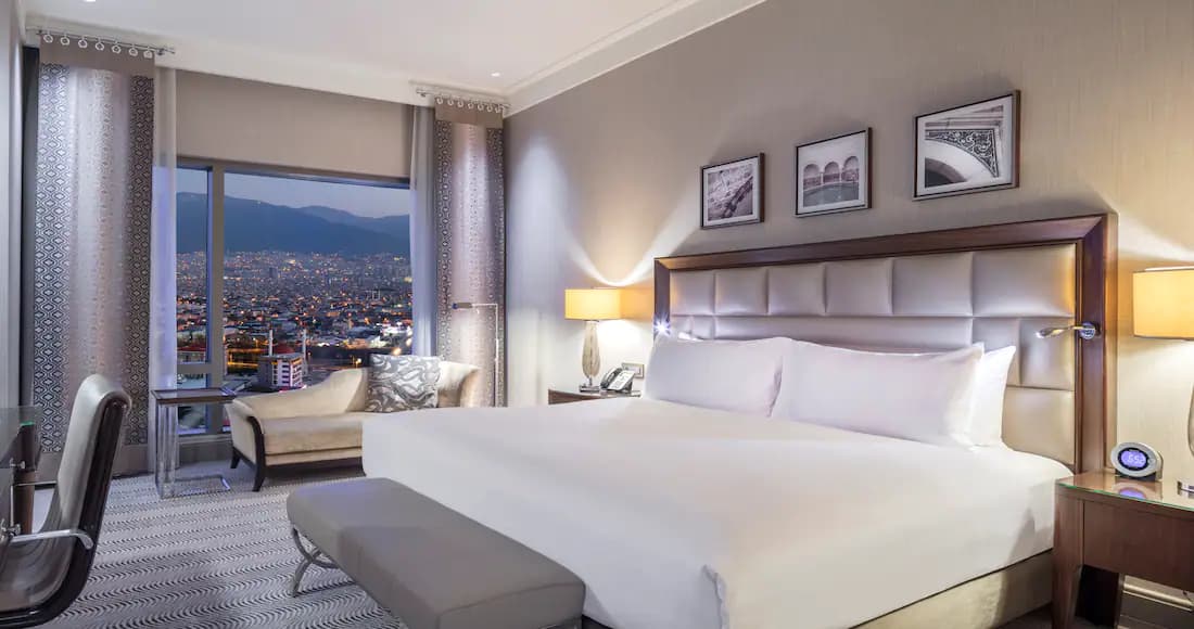 Queen Guest Room	 1