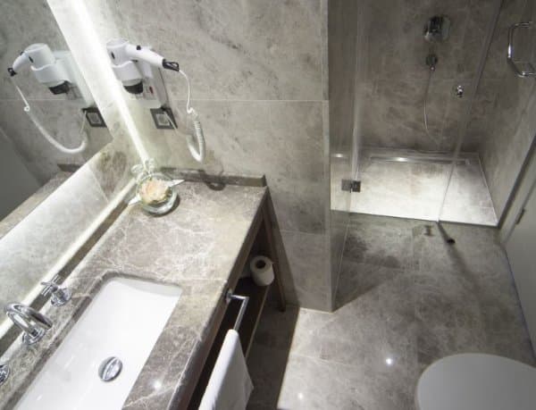 Roof Deluxe Room City View 3