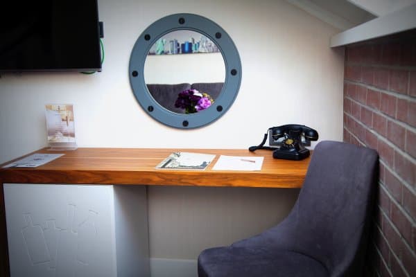 Roof Deluxe Room City View 4