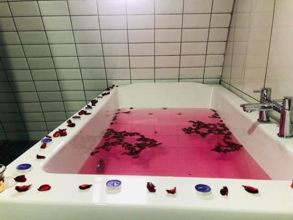 Jakuzili Suite Oda 2