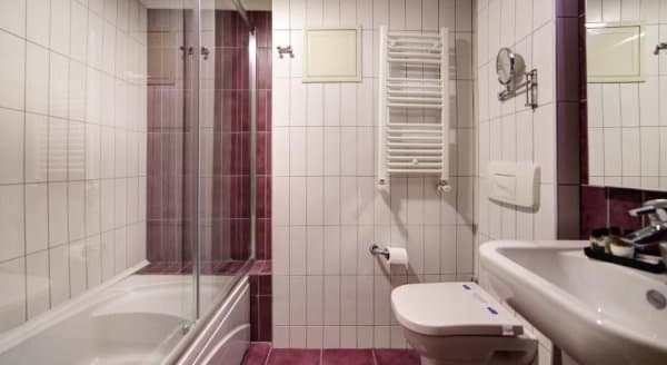 Family Room Garden View 4