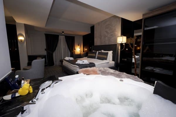 Zone Luxury Şömineli ve Jakuzili Oda 1