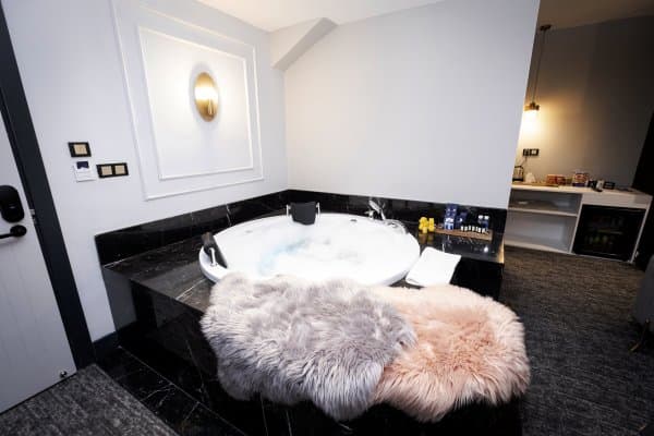 Zone Luxury Şömineli ve Jakuzili Oda 4