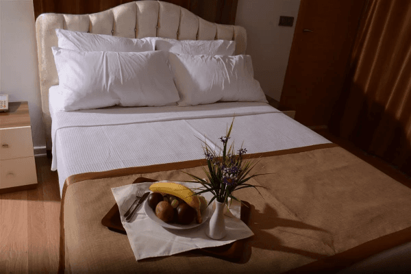 Tek Kişilik, Şehir Manzaralı 1