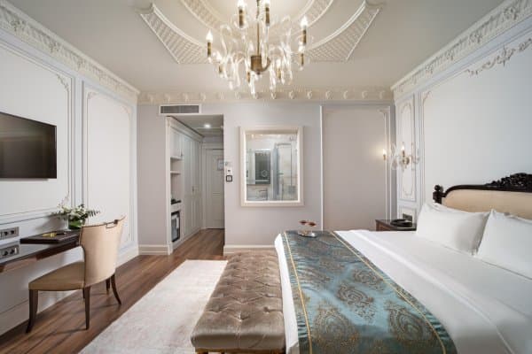 Superior King Room City View	 1