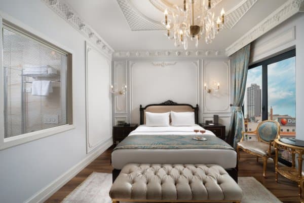 Superior King Room City View	 3