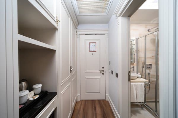 Superior King Room City View	 4