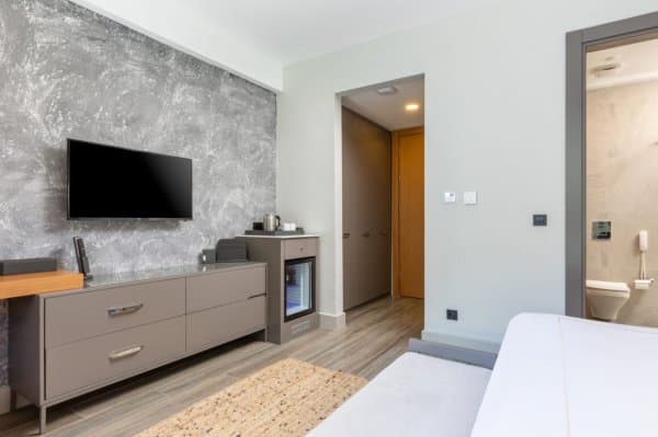 Geniş Deluxe Oda Bahçe Fransız Balkonlu 2