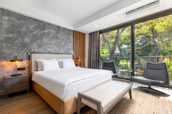 Geniş Deluxe Oda Bahçe Fransız Balkonlu 3
