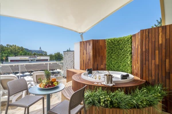 Teras Jakuzili Standart Oda 2