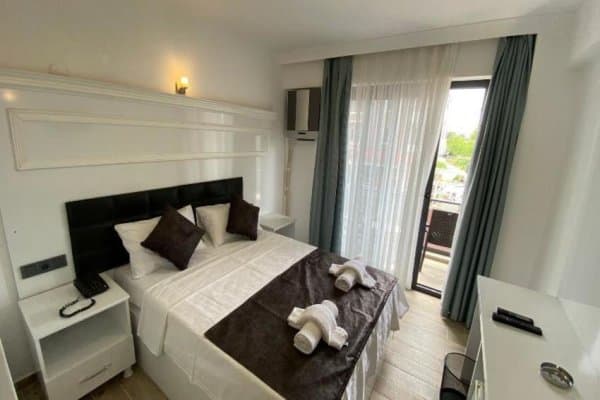 Standart Havuz Manzaralı Oda 1