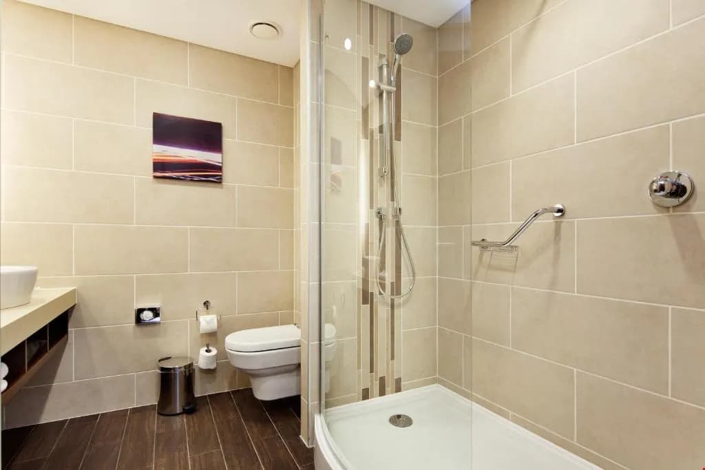 Queen Room 4