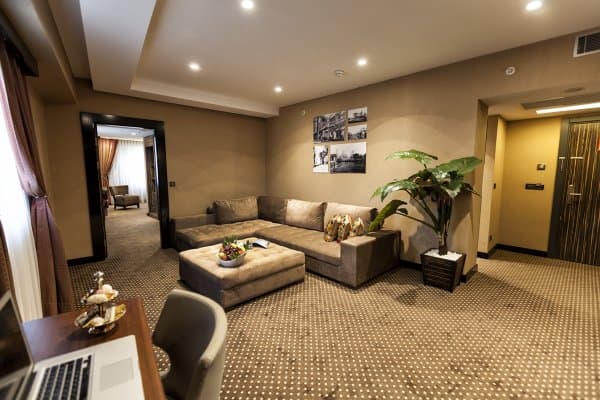 Family Suit Oda, Şehir Manzaralı 4