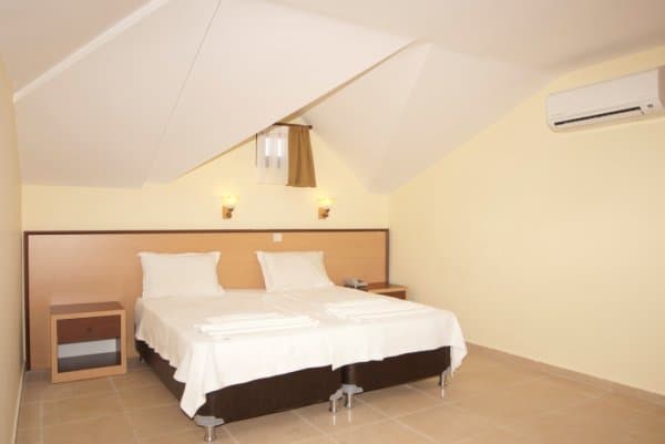 Standart Oda Kara veya Havuz Manzaralı 2