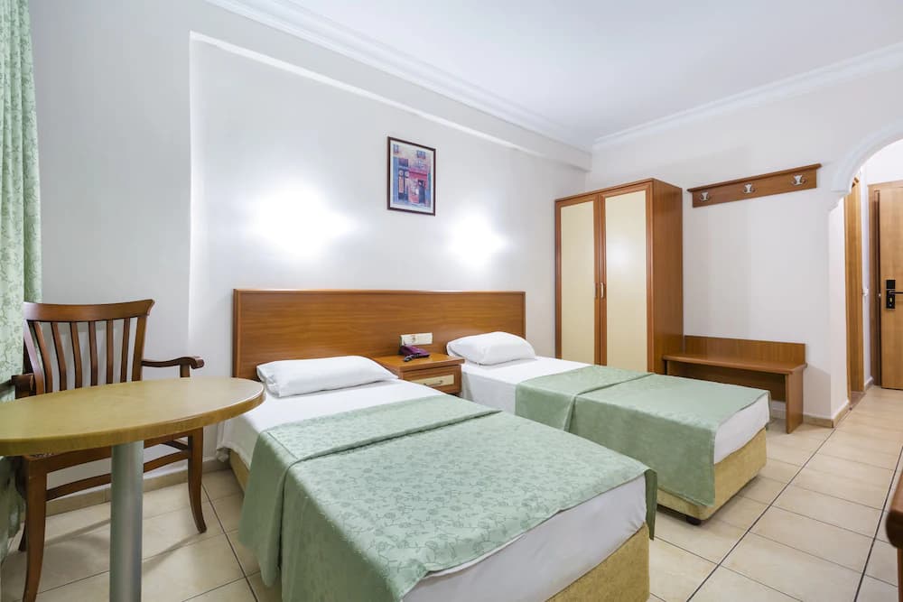 Standart Oda Kara veya Deniz Manzaralı 1