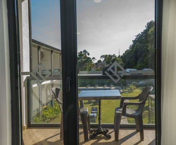 Deluxe 3 Kişilik Oda Bahçe ve Havuz Manzaralı Balkonlu 2