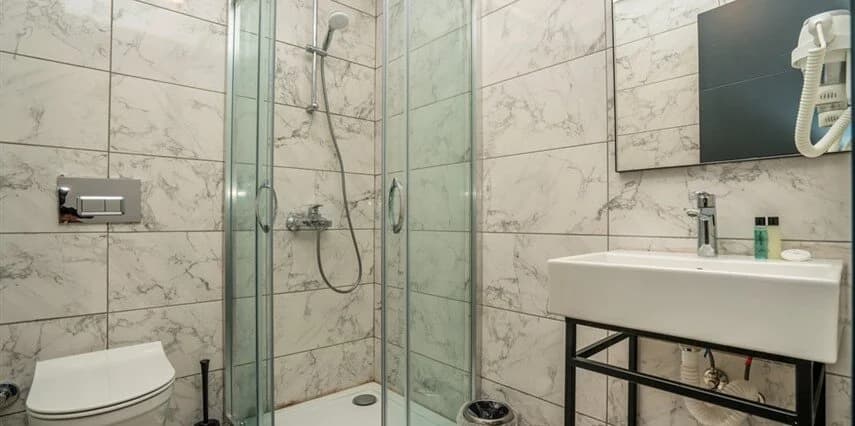 Standart 3 Kişilik Oda Kısmi Arka Bahçe Manzaralı Balkonsuz 3