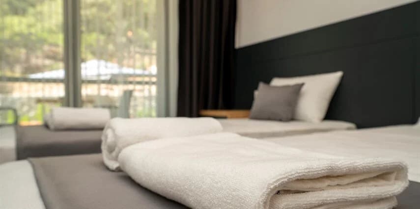 Standart 3 Kişilik Oda Kısmi Arka Bahçe Manzaralı Balkonsuz 4