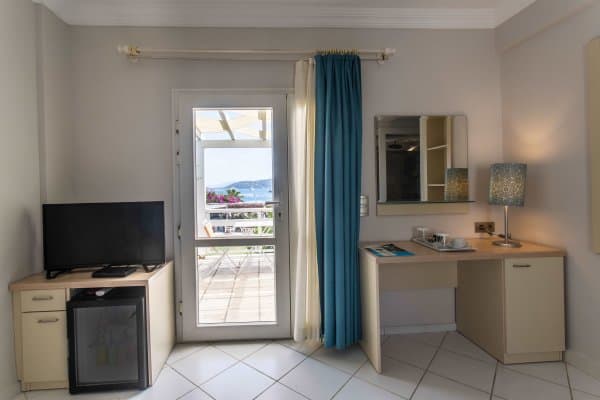 Deniz Manzaralı Mavi Suite Oda 2