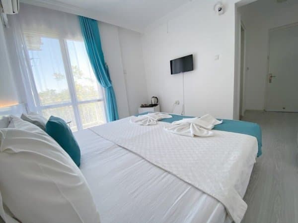 Standart Doğa ve Şehir Manzaralı Oda Balkonlu 1