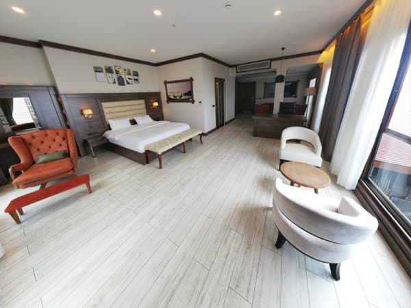 Suit Oda Orman ve Deniz Manzaralı 1