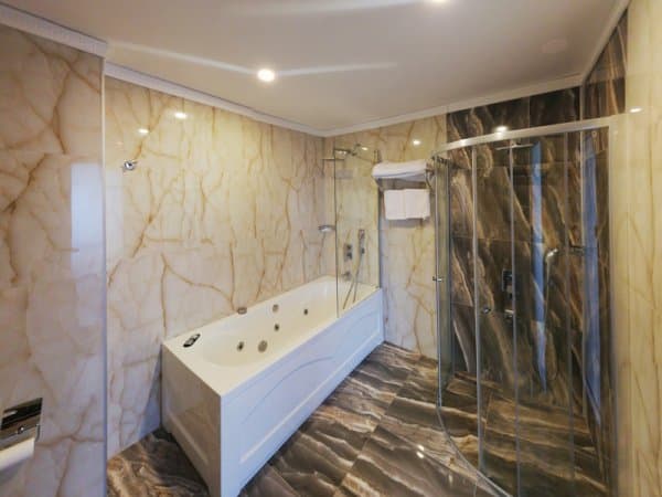 Suit Oda Orman ve Deniz Manzaralı 3