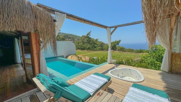 Sardunya ( Honeymoon Deniz Orman Manzaralı Özel Havuzlu ve Jakuzili ) 2