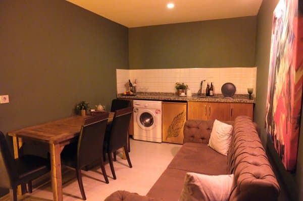 Family Room + Jacuzzi 4