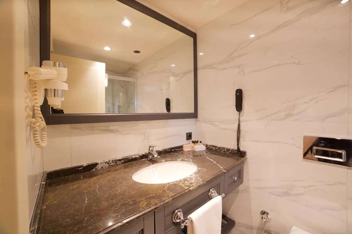 Deluxe Tek Büyük Yataklı Balkonlu Oda 3