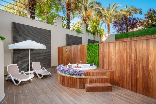 Teras Jakuzili Standart Oda  3