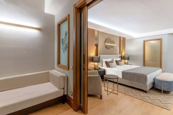 Deluxe Superior Havuz Manzara 2