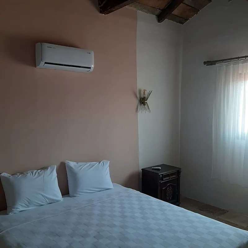 Sokak Manzaralı Ekonomik Oda 1