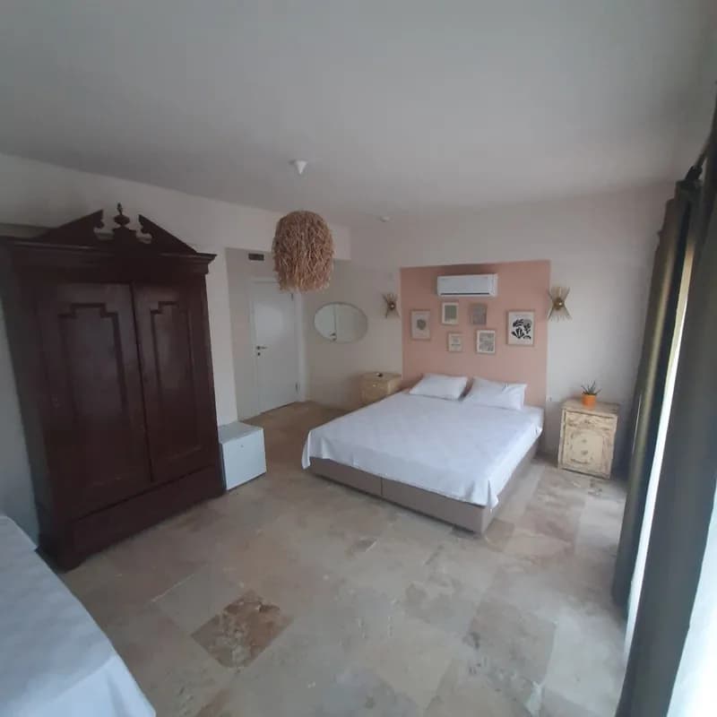 Kısmi Deniz Manzaralı Üç Kişilik Deluxe Oda 1