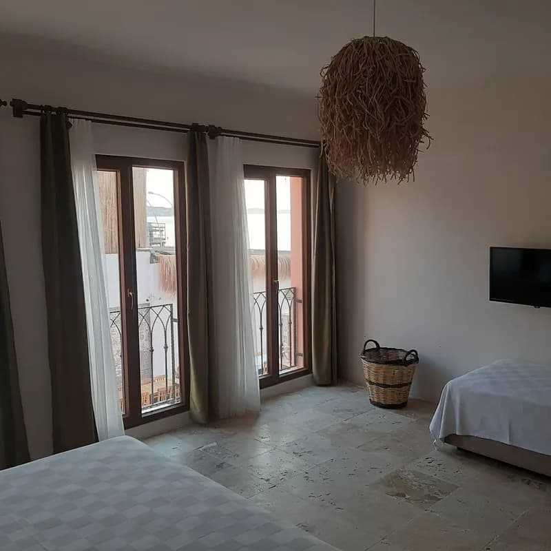 Kısmi Deniz Manzaralı Üç Kişilik Deluxe Oda 2