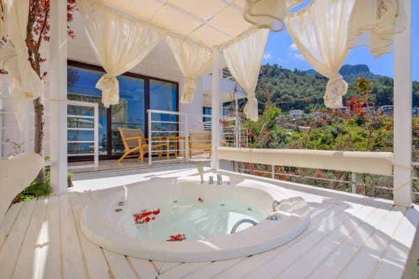 Honeymoon Suite 3