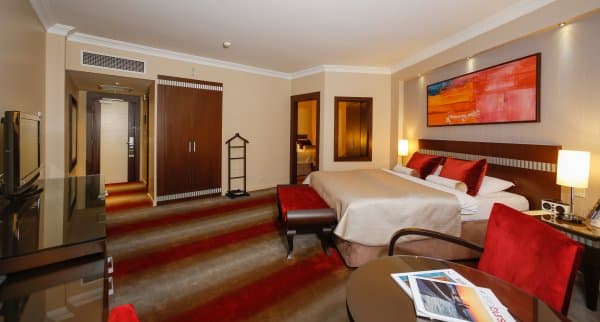 Grand Superior Aile Suit 4