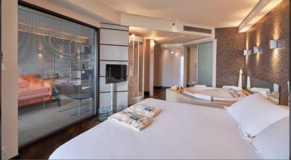 Jakuzili Senior Suit 2