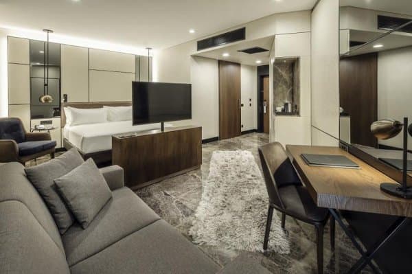 Superior Room King City View 1