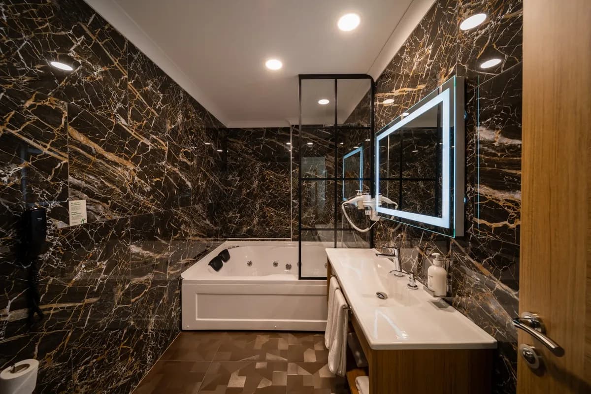 Jakuzili Roof Suit 3