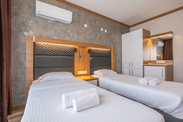 Twin Oda Kara Manzaralı  1