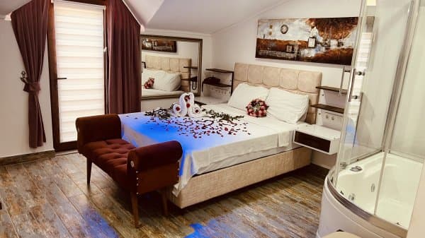 Jakuzili Balayı Odası 1