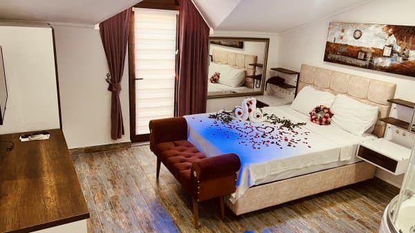 Jakuzili Balayı Odası 2