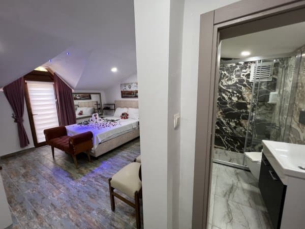 Jakuzili Balayı Odası 4