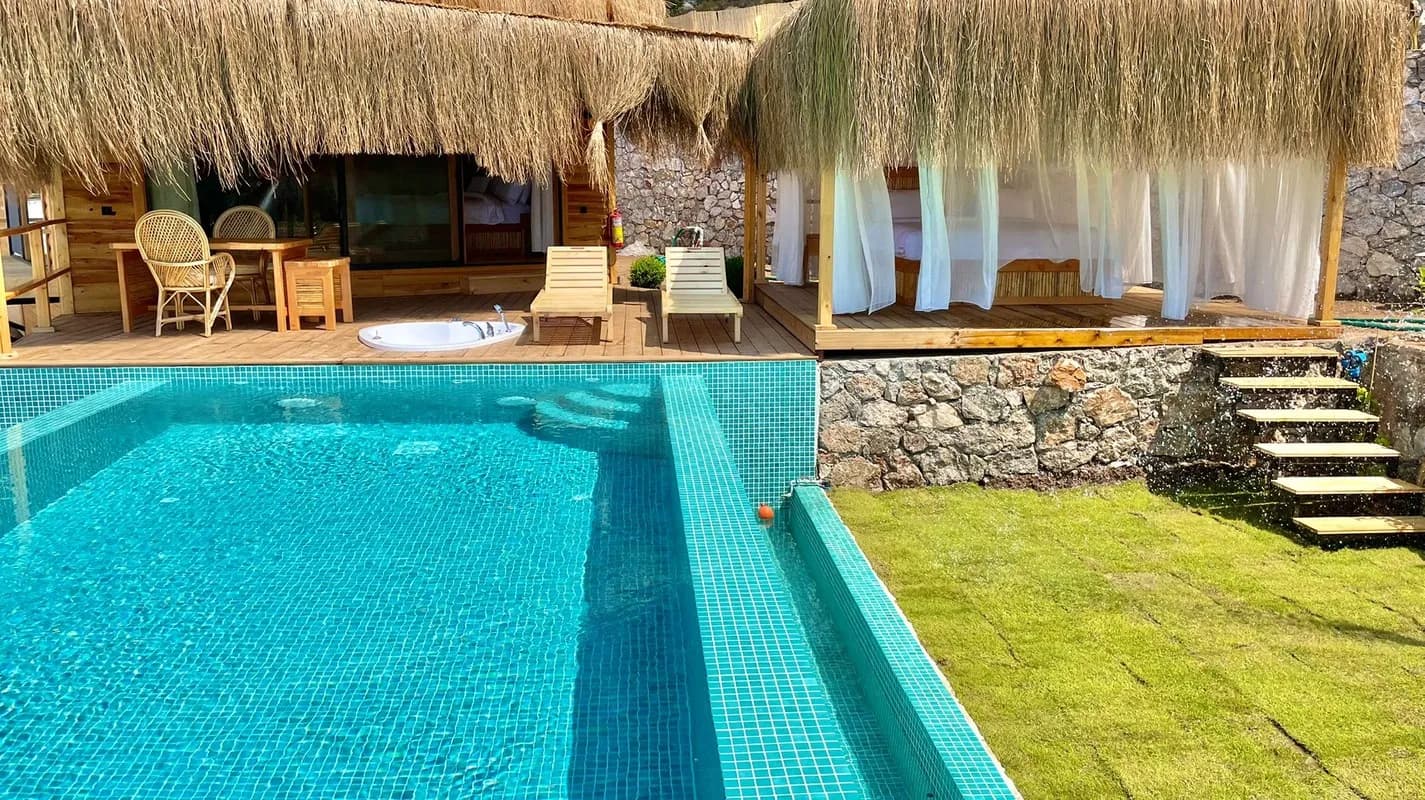 Zeytin Suit ( Honeymoon Deniz Manzaralı Özel Havuzlu ve Jakuzili ) 1