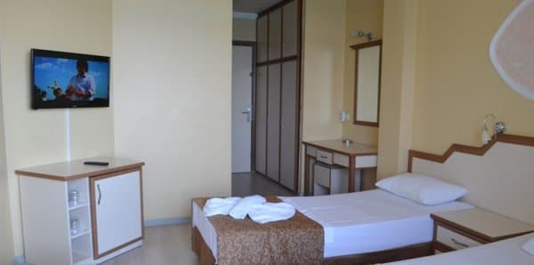 Kara Manzaralı Triple Oda 1