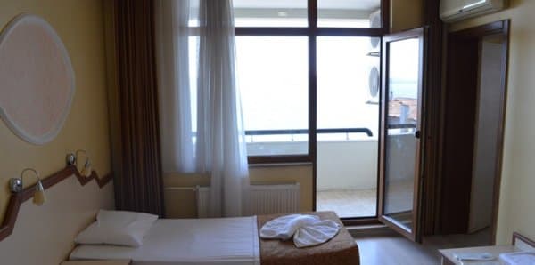 Kara Manzaralı Triple Oda 2