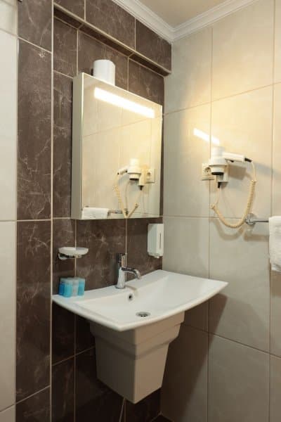 Loyal Twin Room (Single) 3