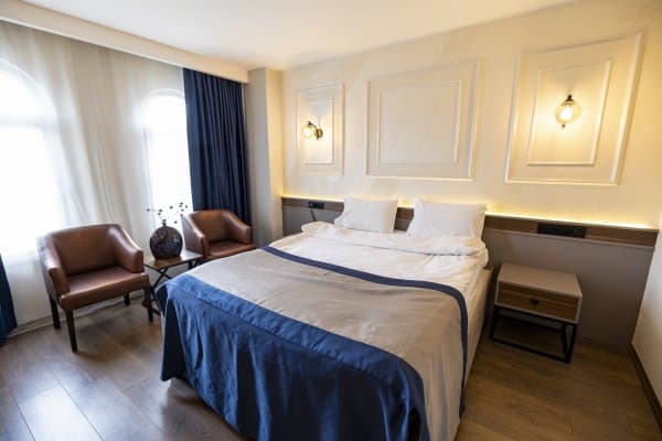 Deluxe Oda King Bed 1