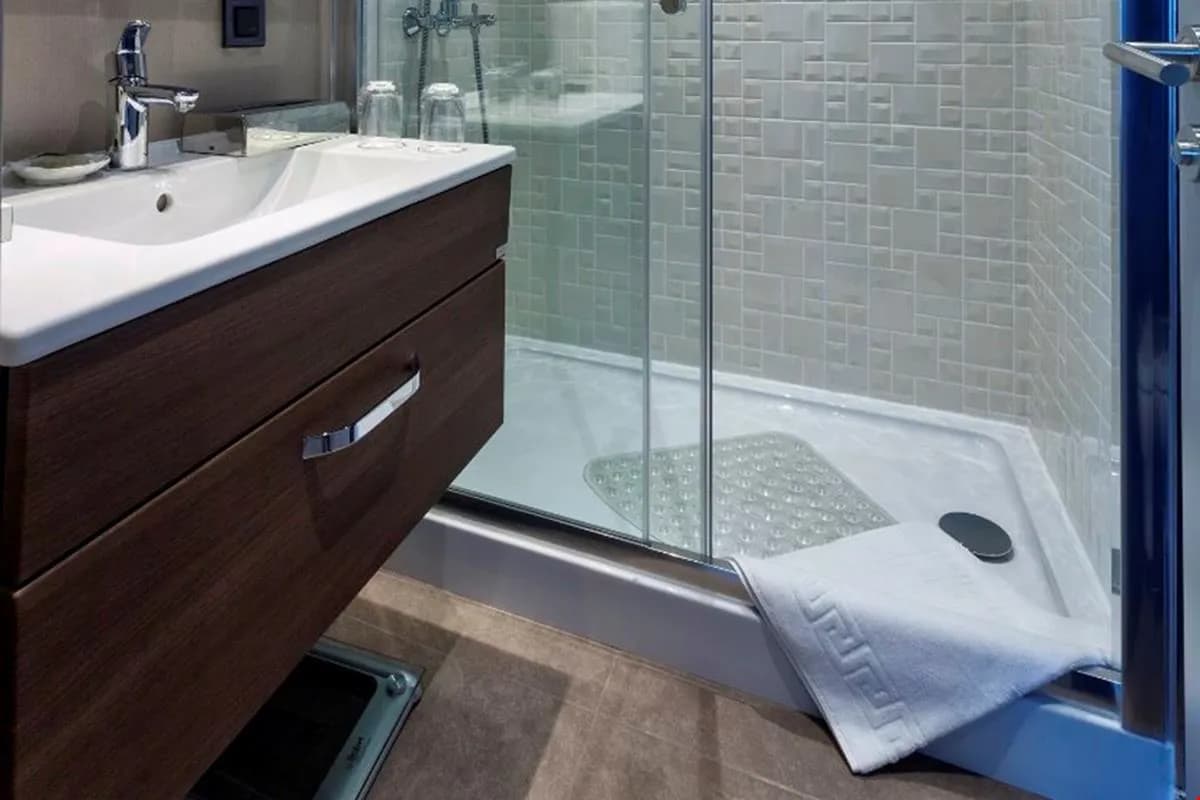 Three Bedroom Executive	 4